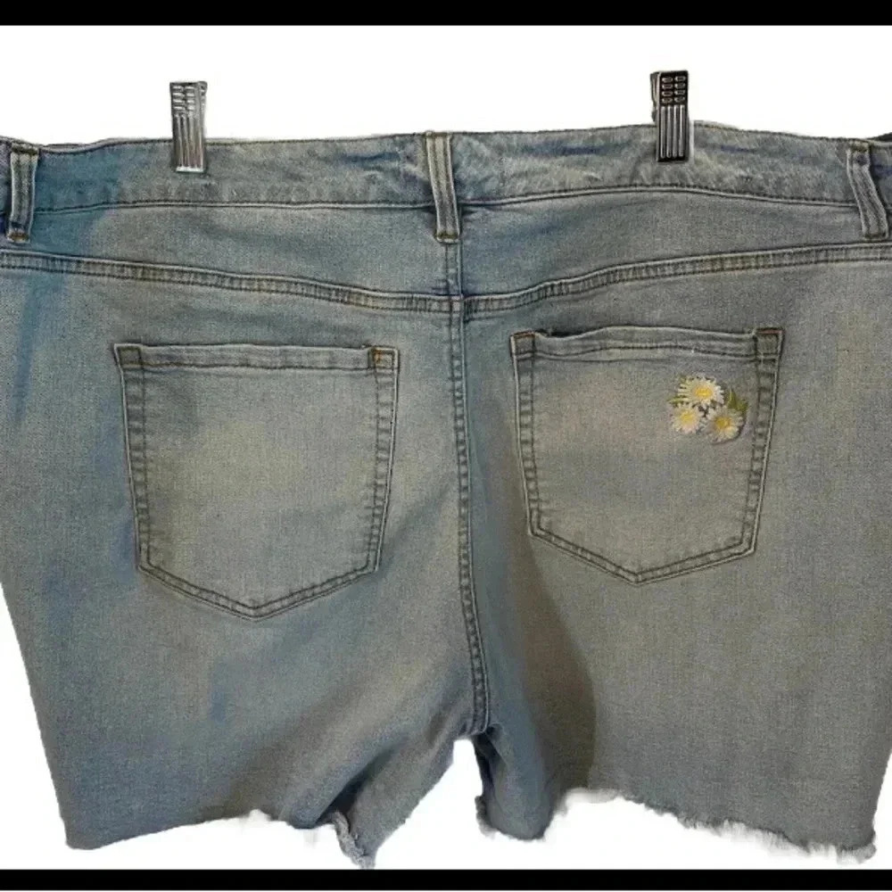 Lane Bryant Denim Shorts Emroidered Daisies sz 20 raw edge - Picture 4 of 6